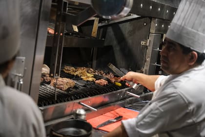 "Los que piden la carne más hecha son los brasileños. Luego, en el otro extremo, tenés a franceses, ingleses y españoles, que la comen vuelta y vuelta"