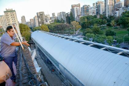 Los vecinos del edificio ubicado en Echeverría esquina Montañeses, fueron perjudicados con las obras del Mitre