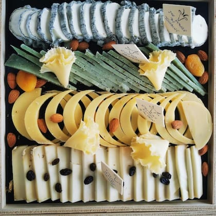 Los quesos de "Le Comptoir des Fromages", un coqueto local del francés Géraud Vallet.