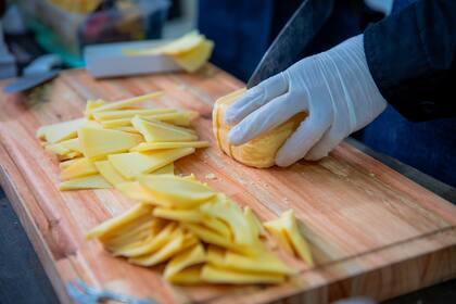 Los quesos Gouda, Pategrás, Brie, Sardo y Parmesano fueron algunos de los presentados por La Serenísima.
