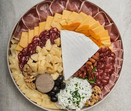 Los quesos y charcuterie de Santi Cheese