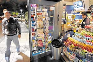Reaparece el conflicto por las figuritas del Mundial: faltantes, desvíos y comerciantes que cruzan a Uruguay