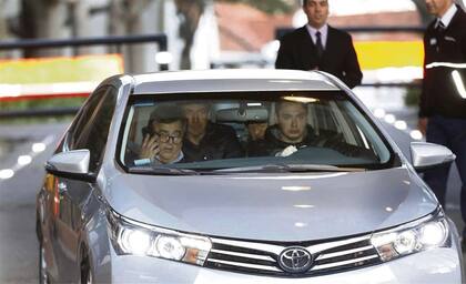 Los radicales Mario Negri, Luis Naidenoff y Ángel Rozas tras la reunión en Olivos