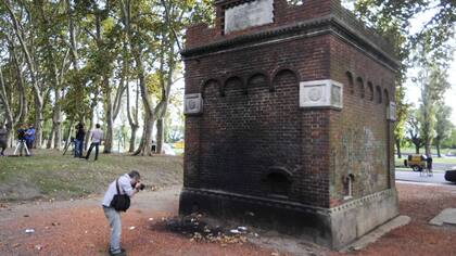 Los rastros del crimen, pocas horas después del hallazgo del cadáver carbonizado