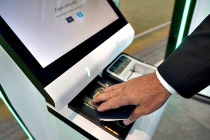 Los rechazos en los sistemas de control migratorio debido a los pasaportes defectuosos, sumó casos en Estados Unidos, Canadá, Brasil, México, Australia y España