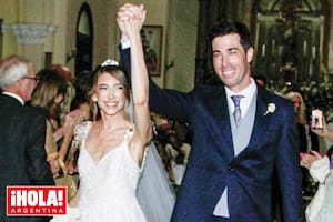 Los recién casados a la salida de la iglesia San Juan Bautista, de Roque Pérez.