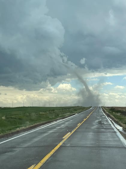 Los recientes tornados causaron daños considerables en viviendas e infraestructura