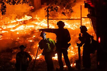 Los reclusos que trabajan junto a los bomberos son claves para dar una rápida respuesta a las necesidades estatales