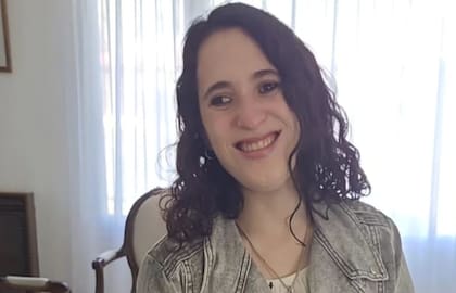 Los recuerdos que tiene Lucía de su infancia son que realizaba muchas terapias, especialmente kinesiología, algo que agradece profundamente ya que, cuenta, gracias a eso y a las cirugías pudo evolucionar muchísimo.