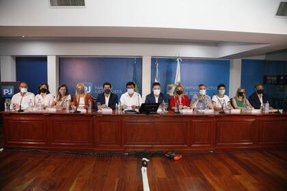Los referentes del justicialismo provincial, este miércoles, en la sede de la calle Matheu, en la Capital Federal