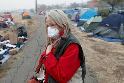 Los refugiados montaron campamento en el estacionamiento de Walmart y en un campo adyacente a la ciudad de Chico