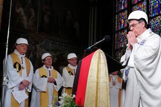 En fotos. La primera misa en Notre Dame después del incendio