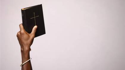 Los religiosos suelen citar dos pasajes para justificar la idea de que la interrupción voluntaria del embarazo sería un acto pecaminoso y contrario a la voluntad de Dios; ambos se encuentran en el Antiguo Testamento