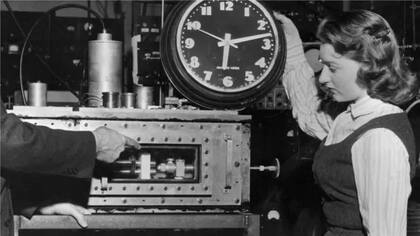 Los relojes atómicos permitieron una medición de el tiempo muy precisa