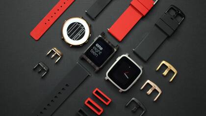 Los relojes Pebble tienen un hardware modesto, pero logran mayor autonomía que los modelos competidores de Apple o Samsung