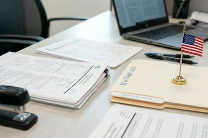 Los procesos de Green Card, permisos de trabajo (EAD) y naturalización siguen su curso legal sin interrupciones