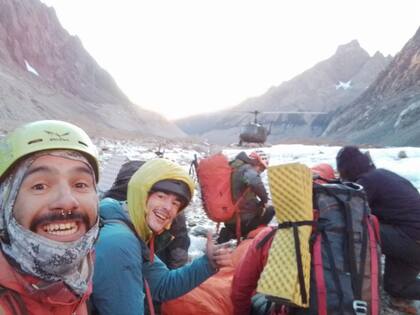 Los rescatistas de la Comisión de Auxilio en el glaciar Torre