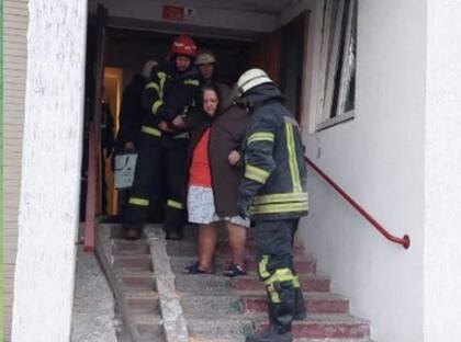 Los residentes del piso 11° en adelante fueron evacuados del edificio