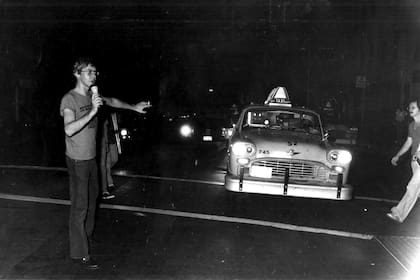 Los residentes manejan el tránsito para evitar el caos en las calles