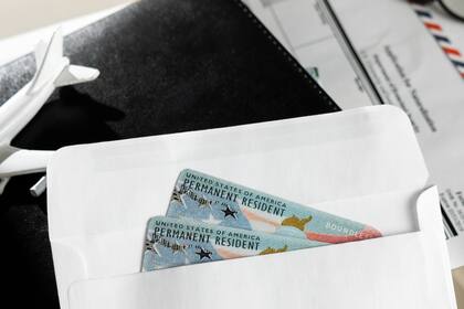 Los residentes permanentes pueden viajar libremente fuera de Estados Unidos, y los viajes temporales generalmente no afectan su estatus