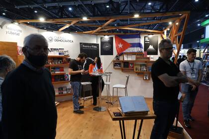 Los responsables del stand fueron agredidos verbalmente por simpatizantes del gobierno cubano