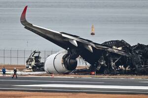 Los indicios de las dos investigaciones que lanzó Japón sobre la trágica colisión de dos aviones en la pista de aterrizaje