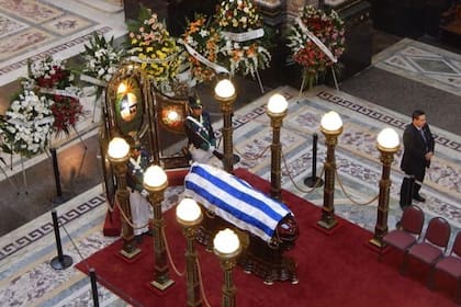 Los restos de China Zorrilla fueron velados en el Palacio Legislativo de Uruguay, con honores de jefe de Estado