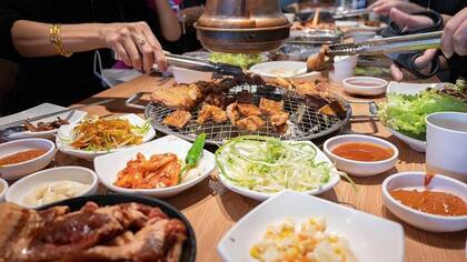 Los restos de comida sin consumir pueden ser considerables en Corea del Sur debido a la tradición culinaria del banchan, una gran variedad de platillos que acompañan al plato principal.