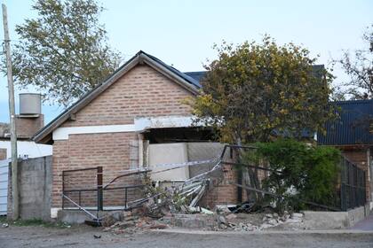 Los restos de la colisión en la casa de Miguel Alfater, en Bahía Blanca