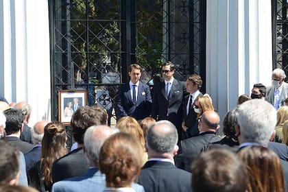 Los restos de Silvia Saravia y Jorge Neuss fueron inhumados en una ceremonia conjunta