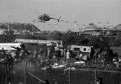 Los restos del avión y de las víctimas esparcidos por el lugar