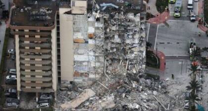 Los restos del edificio Champlain Towers South fueron demolidos, ahora existe un terreno vacío frente al mar