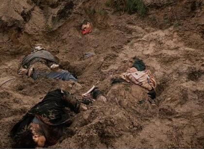 Los restos del joven Oleksandr, junto a los de su madre y su padre