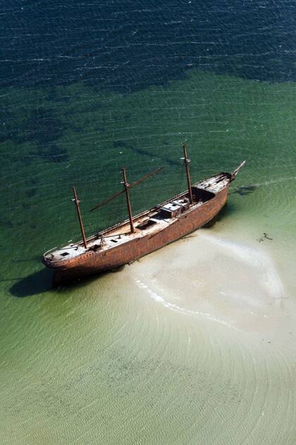 Los restos del naufragio fueron empleados por el cuerpo especial del ejército inglés (SAS) para espiar a las tropas argentinas apostadas en Puerto Argentino