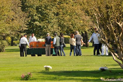 Los restos del reconocido chef fueron despedidos por familiares y amigos en el cementerio de Pilar