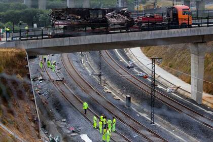 Los restos del tren fueron acarreados ayer