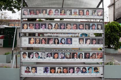 Los retratos de los jóvenes que murieron aquel 30 de diciembre de 2004 en el boliche de Balvanera también se exhiben en el Paseo de los Pibes de Cromañón