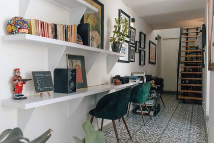 Los revestimientos y pisos antiguos deteriorados se reemplazaron por mosaicos calcáreos nuevos que replican el diseño de las baldosas originales.