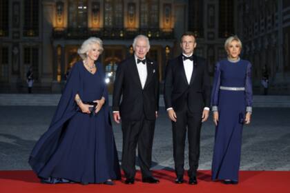 Los reyes británicos Carlos III y Camila fueron recibidos por Emmanuel y Brigitte Macron
