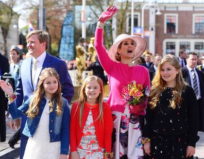 Los reyes con sus tres hijas en 2016 (Foto: Instagram @queen.maxima / @koninklijkhuis)