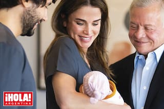 La reina Rania en su rol más íntimo: fue abuela por segunda vez y presenta a su nieta