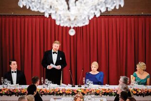 Los reyes de los Países Bajos junto a la presidenta Zuzana Čaputová y su pareja, Juraj Rizman, durante el banquete de Estado en el que Guillermo Alejandro dio un discurso.