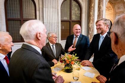 Los reyes de los Países Bajos recibieron a más de 400 astronautas en el Palacio real de Ámsterdam (Foto: Instagram @koninklijkhuis / @patrickvkatwijk)
