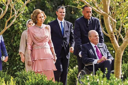 Los reyes eméritos de España, Sofía y Juan Carlos. El padre de Felipe VI se desplazó en sillas de ruedas.

