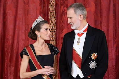 Los reyes Felipe VI y Letizia en el Palacio Real de Madrid, el 26 de noviembre de 2025. (Getty Images)