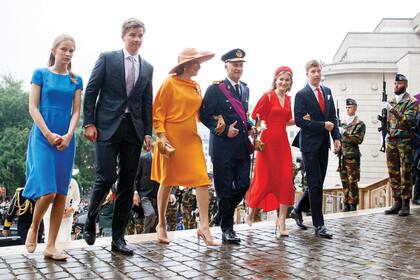 Los reyes Felipe y Matilde de Bélgica llegan al Te Deum en la catedral acompañados por sus hijos (de izquierda a derecha) Eléonore, Gabriel,
Elisabeth y Emmanuel.