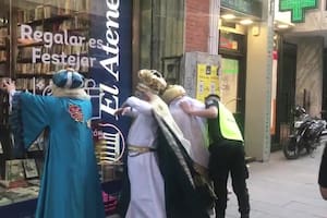 Los Reyes Magos rosarinos fueron acusados de robo por una mujer y la Policía los requisó.