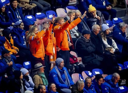 Los reyes y la princesa alentaron a la delegación neerlandesa durante la ceremonia inaugural que se realizó en el estadio San Siro de Milán (Foto: Instagram @koninklijkhuis)