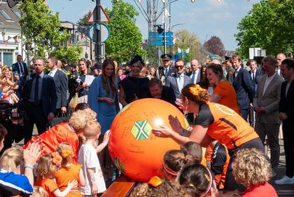 Los reyes y las princesas participaron de los juegos y actividades (Foto: Instagram @koninklijkhuis)