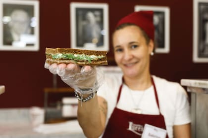 Los ricos sándwiches de miga de la Panadería Lucca.